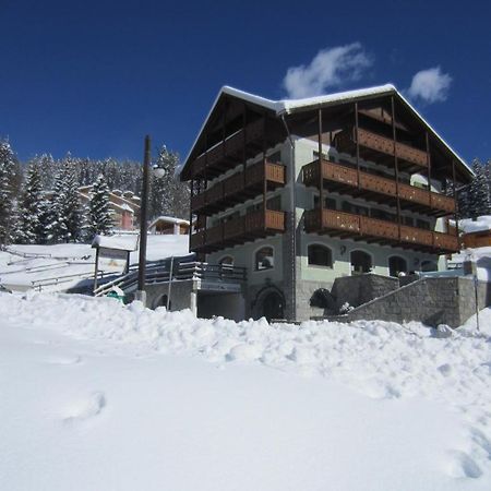 Rta Torre Del Brenta Aparthotel Madonna di Campiglio Bagian luar foto