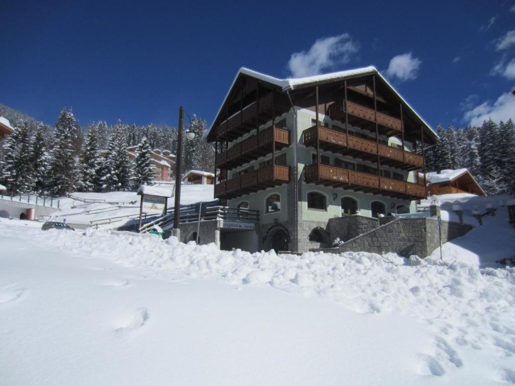 Rta Torre Del Brenta Aparthotel Madonna di Campiglio Bagian luar foto